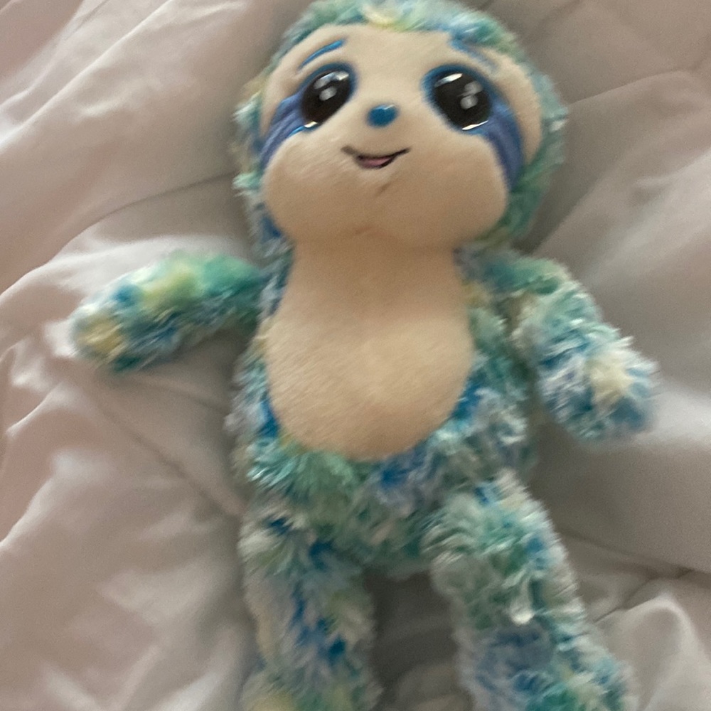 A sloth plushie